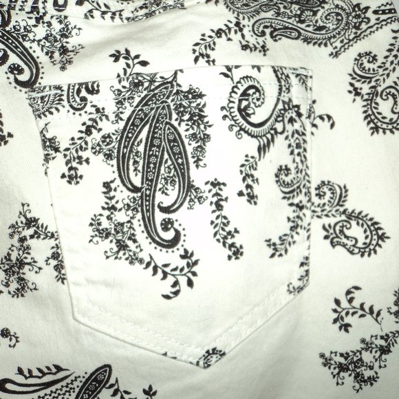 Love Denim 24/7 Women's Size 14W Tall Paisley Jeans Pant White Black - Picture 7 of 10